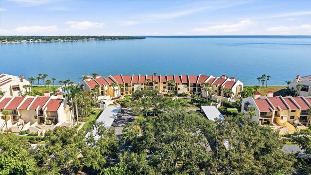 7520 SUNSHINE SKYWAY LANE S T19, St Petersburg, FL 33711