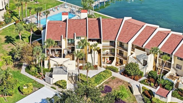 7520 SUNSHINE SKYWAY LANE S T19, St Petersburg, FL 33711