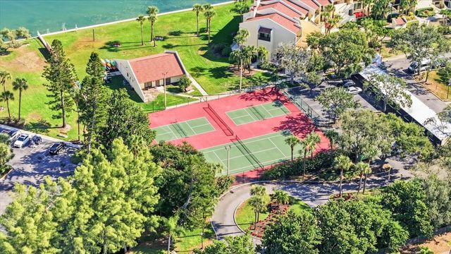 7520 SUNSHINE SKYWAY LANE S T19, St Petersburg, FL 33711