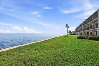 7520 SUNSHINE SKYWAY LANE S T19, St Petersburg, FL 33711
