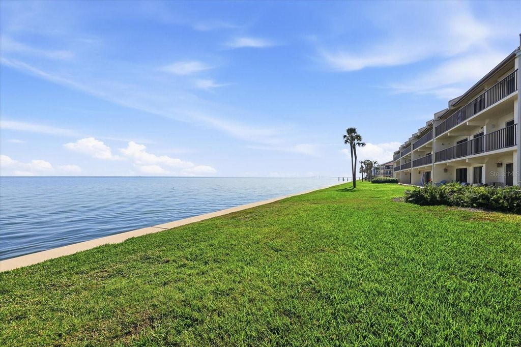 7520 SUNSHINE SKYWAY LANE S T19, St Petersburg, FL 33711