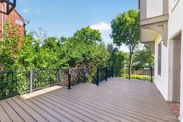 7117 Maryland Avenue, University City, MO 63130