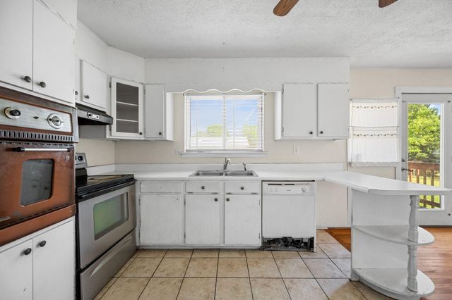 722 Mary Agnes Drive, Rossville, GA 30741