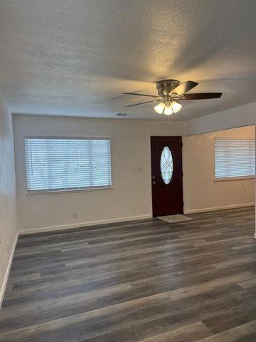 7750 Laurie Way, Sacramento, CA 95832