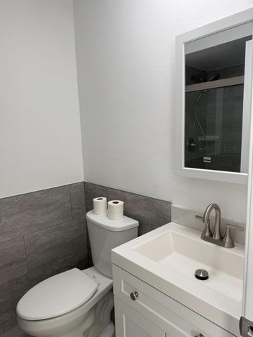 7750 Laurie Way, Sacramento, CA 95832