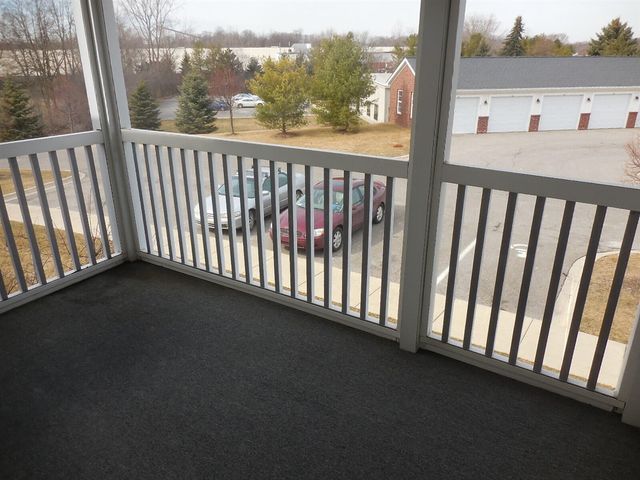 824 W Summerfield Gln Circle, Ann Arbor, MI 48103