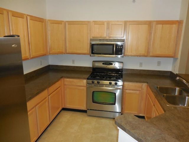 824 W Summerfield Gln Circle, Ann Arbor, MI 48103