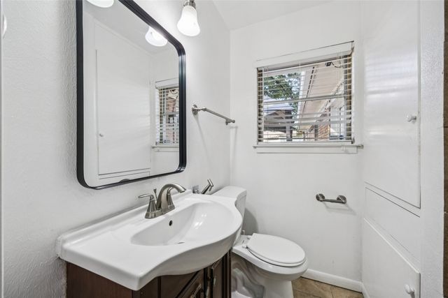 2445 Wildoak Drive, Dallas, TX 75228