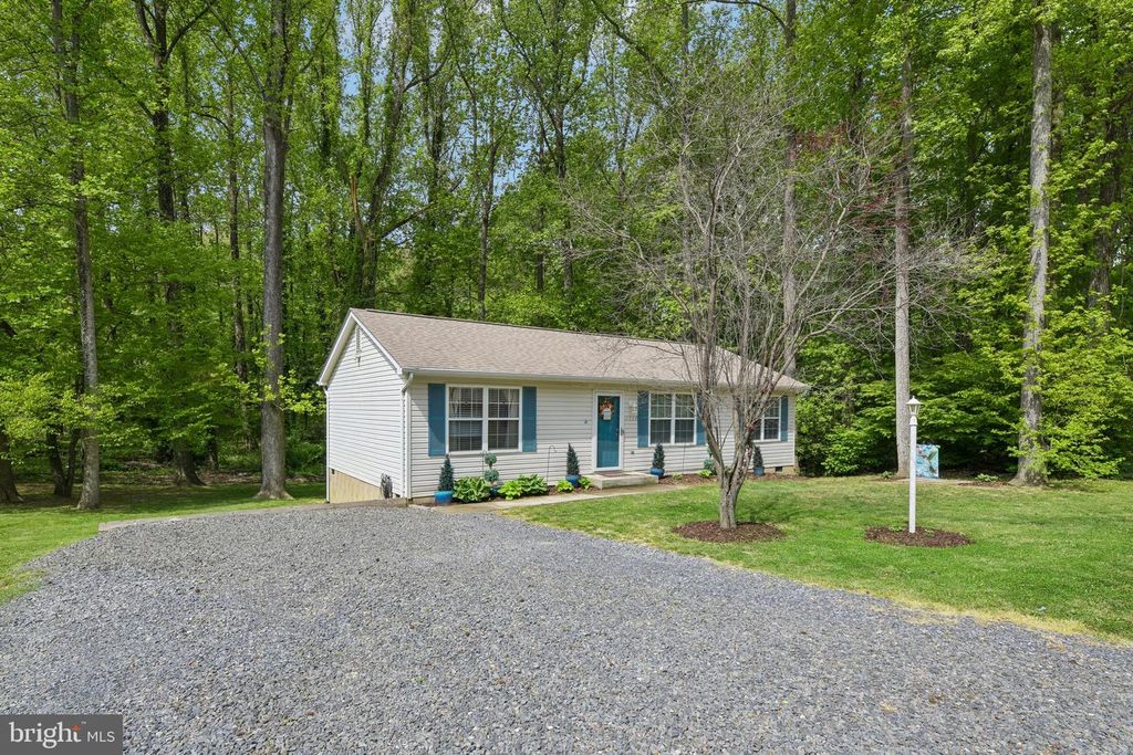 Image 2 of property listing at 11533 BOOTSTRAP TRL, Lusby, MD 20657