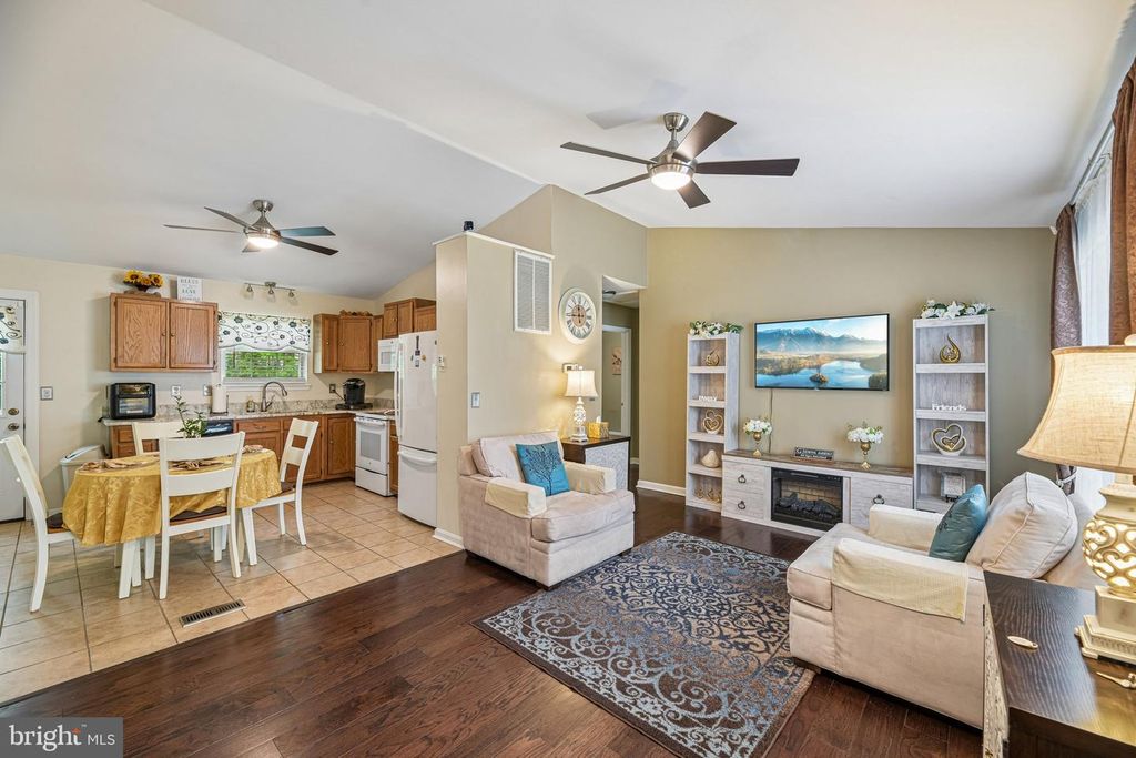 Image 3 of property listing at 11533 BOOTSTRAP TRL, Lusby, MD 20657