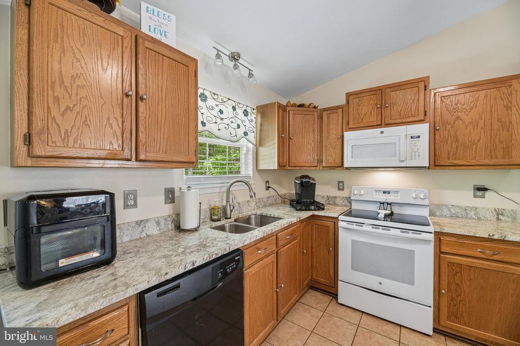 Image 9 of property listing at 11533 BOOTSTRAP TRL, Lusby, MD 20657