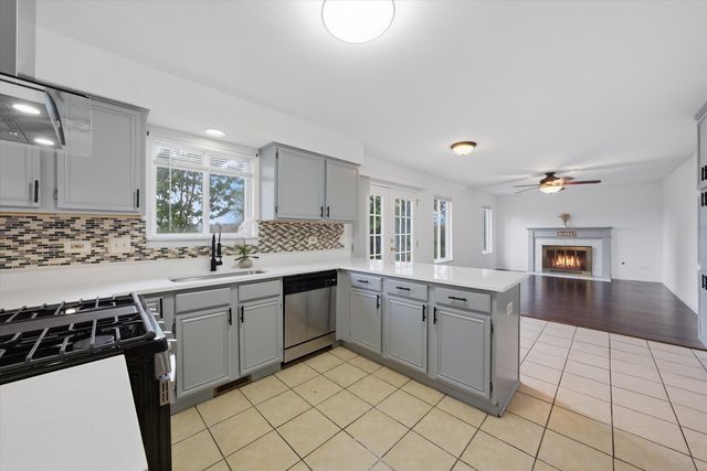 1336 Parkside Drive, Bolingbrook, IL 60490