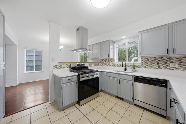 1336 Parkside Drive, Bolingbrook, IL 60490