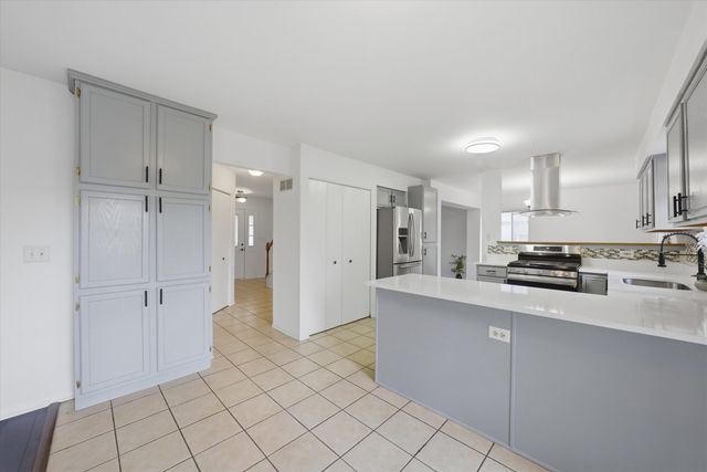 1336 Parkside Drive, Bolingbrook, IL 60490