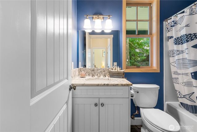 3384 S Smugglers Cove Road, Greenbank, WA 98253