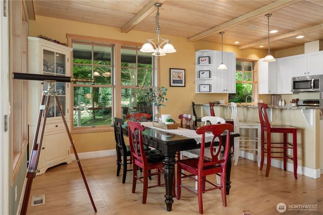 3384 S Smugglers Cove Road, Greenbank, WA 98253