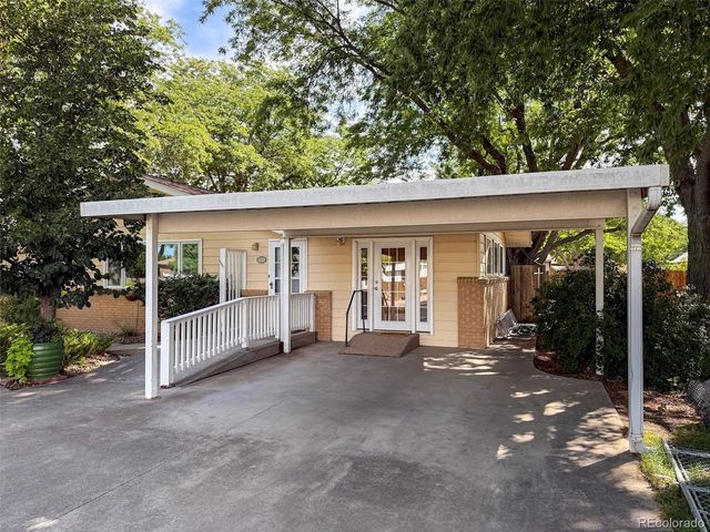 890 15th St, Burlington, CO 80807