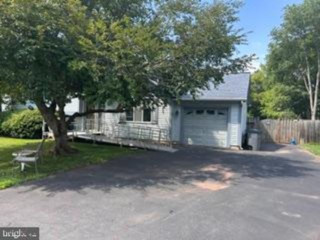 9284 ALLEN ST, Manassas, VA 20110