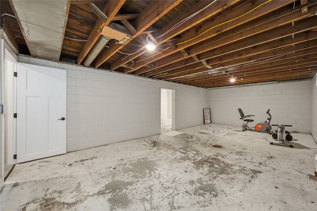 2757 Easton Boulevard, Des Moines, IA 50317