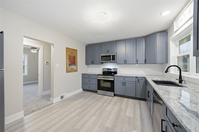 2757 Easton Boulevard, Des Moines, IA 50317