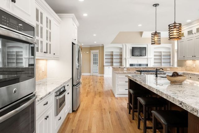 7 Metcalf Ln, Southborough, MA 01772