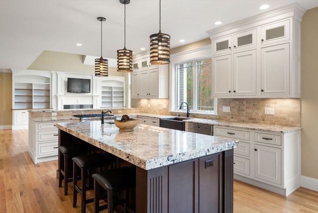 7 Metcalf Ln, Southborough, MA 01772