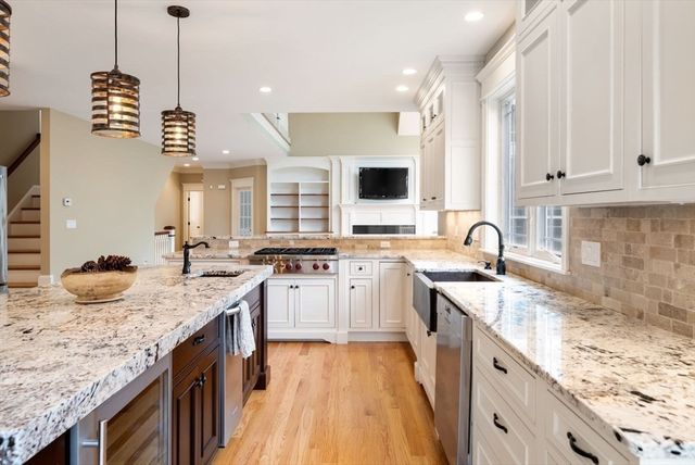 7 Metcalf Ln, Southborough, MA 01772