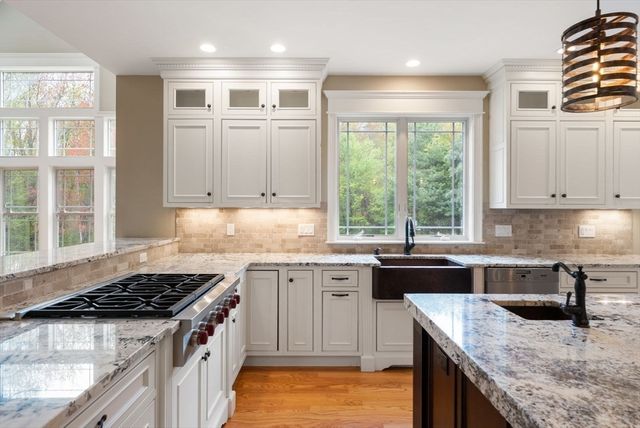 7 Metcalf Ln, Southborough, MA 01772