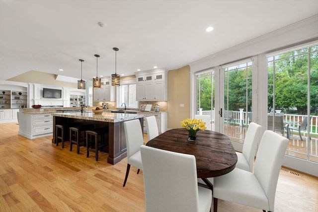 7 Metcalf Ln, Southborough, MA 01772