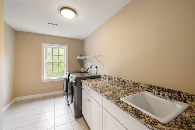 7 Metcalf Ln, Southborough, MA 01772