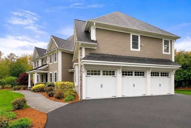 7 Metcalf Ln, Southborough, MA 01772