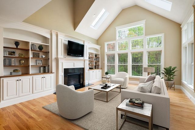 7 Metcalf Ln, Southborough, MA 01772
