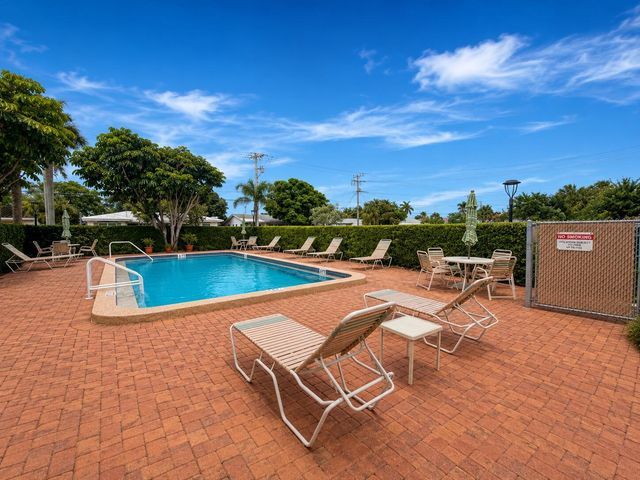 2400 NE 10TH Street 205, Pompano Beach, FL 33062