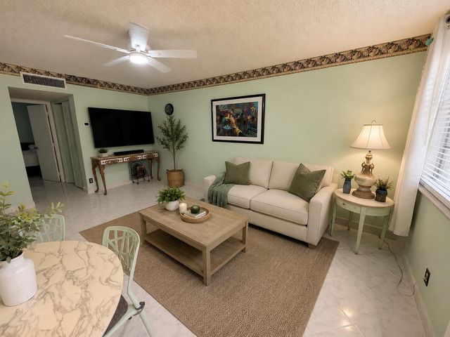 2400 NE 10TH Street 205, Pompano Beach, FL 33062
