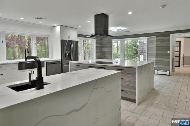 3-5 Red Rock Trail, Saddle River, NJ 07458