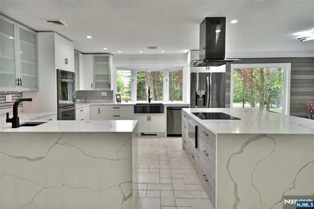 3-5 Red Rock Trail, Saddle River, NJ 07458