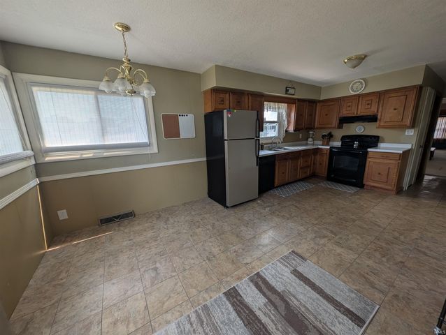 853 Salamonie Avenue, Huntington, IN 46750