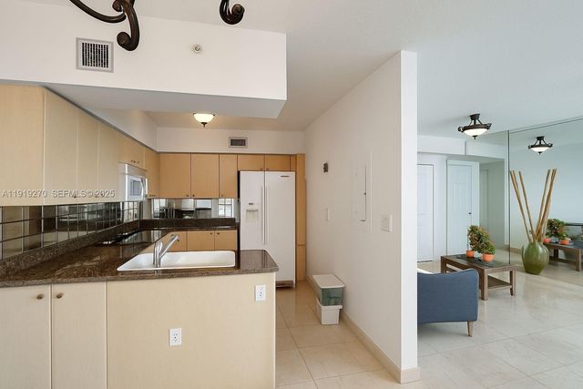 3370 Hidden Bay Drive 511, Aventura, FL 33180