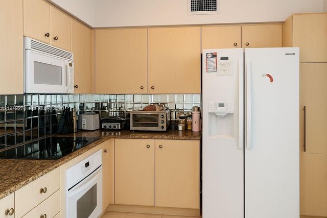 3370 Hidden Bay Drive 511, Aventura, FL 33180