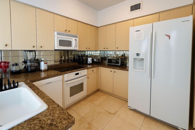 3370 Hidden Bay Drive 511, Aventura, FL 33180
