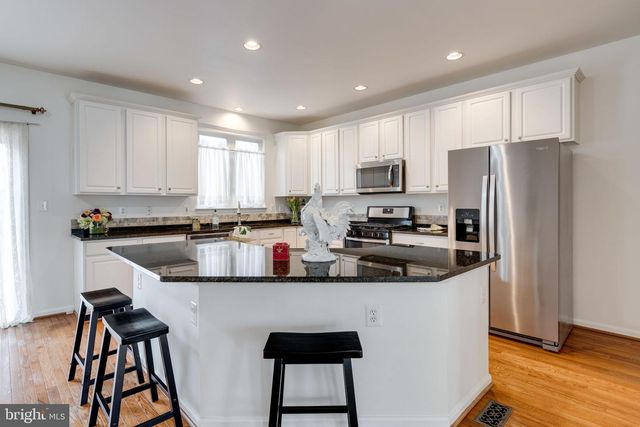 5136 BALLYCASTLE CIR, Alexandria, VA 22315