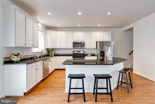 5136 BALLYCASTLE CIR, Alexandria, VA 22315