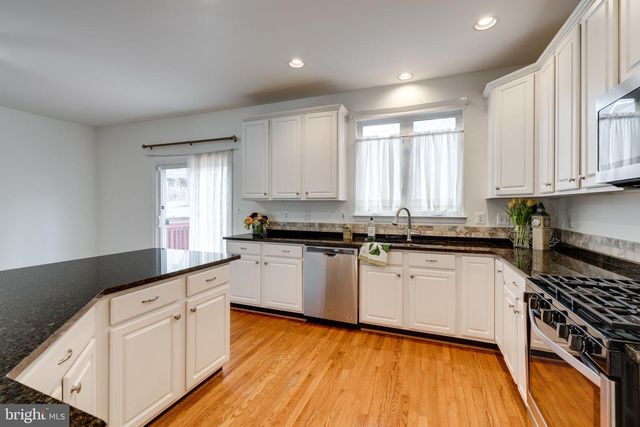 5136 BALLYCASTLE CIR, Alexandria, VA 22315