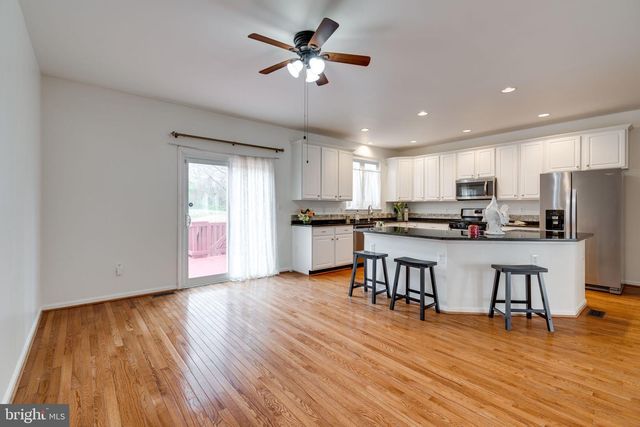 5136 BALLYCASTLE CIR, Alexandria, VA 22315