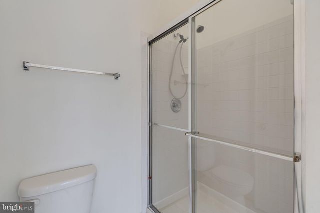 5136 BALLYCASTLE CIR, Alexandria, VA 22315