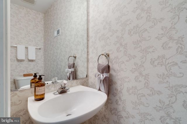 5136 BALLYCASTLE CIR, Alexandria, VA 22315