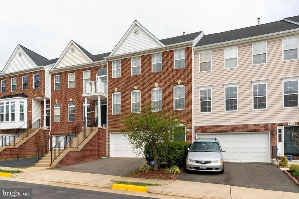 5136 BALLYCASTLE CIR, Alexandria, VA 22315