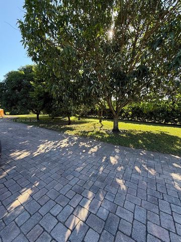 11030 SW 42nd Ct, Davie, FL 33328