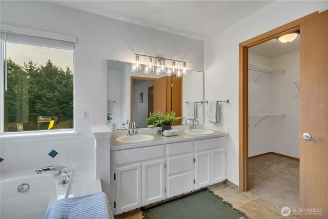 10825 211th Avenue Ct E, Bonney Lake, WA 98391