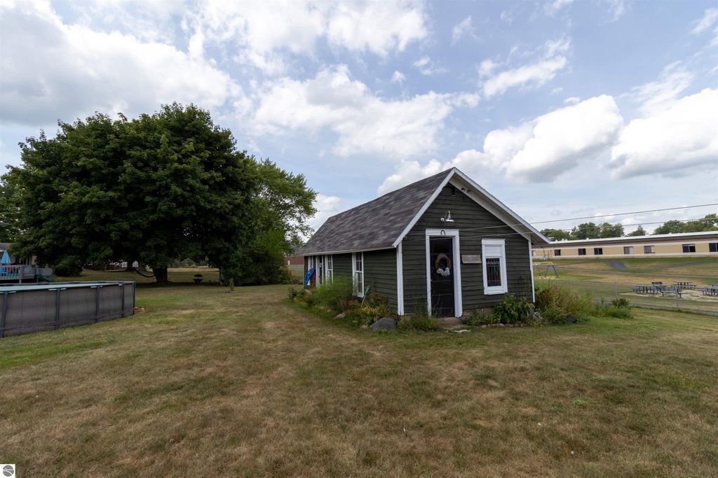 Image 21 of property listing at 364 S Chippewa Street, Shepherd, MI 48883